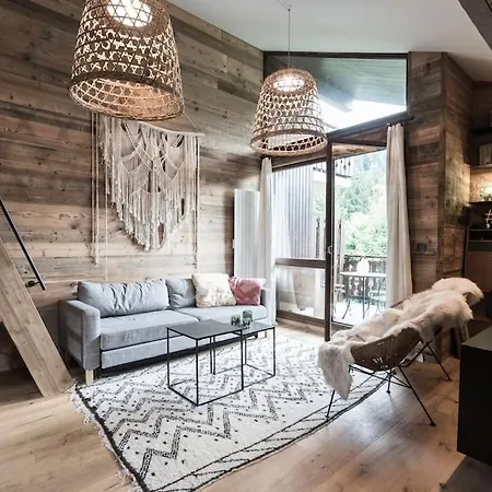Beautiful With 3 Bedrooms Apartment *